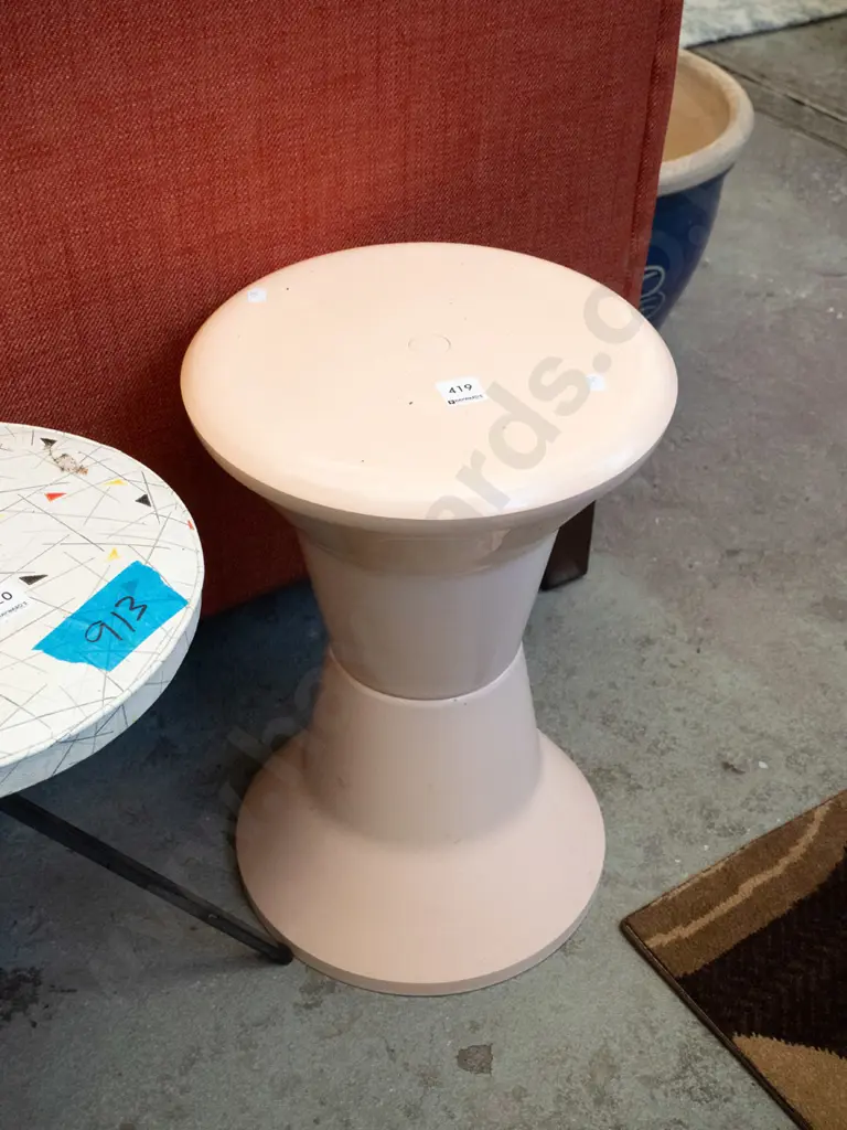 retro Caroma pink plastic stool Image 1++