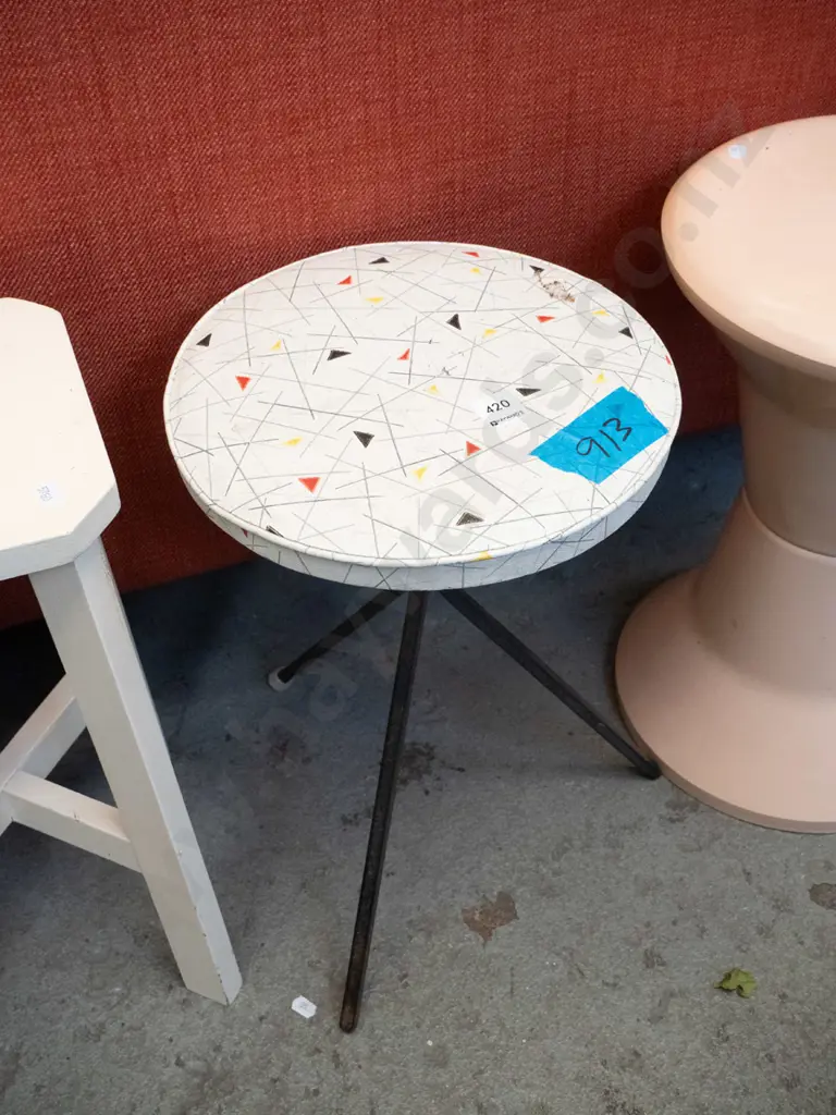 retro metal and vinyl upholstered stool Image 1++