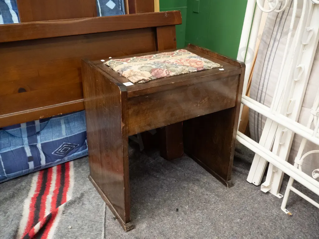 upholstered top piano stool Image 1++