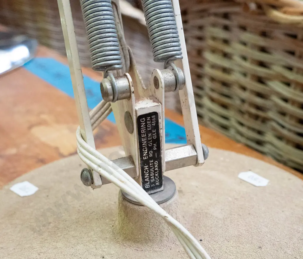 anglepoise lamp Image 1++