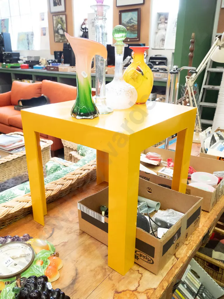 retro yellow plastic end table H-410 W-410 D-410 Image 1++