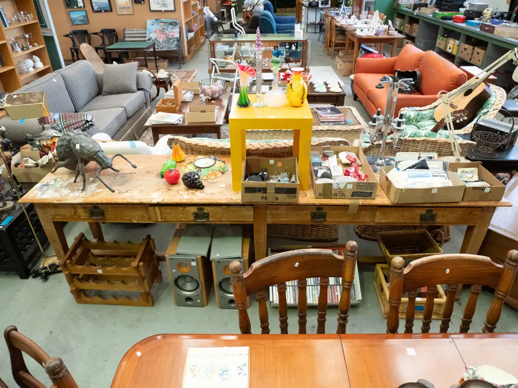 long rimu table with 4 drawers, numerous cracks, varnish needs attention H-770 L-2600 W-650 Image 1++