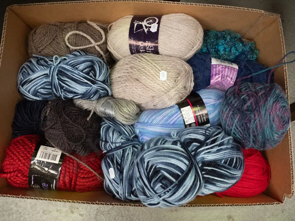 box of knitting yarn Image 1++