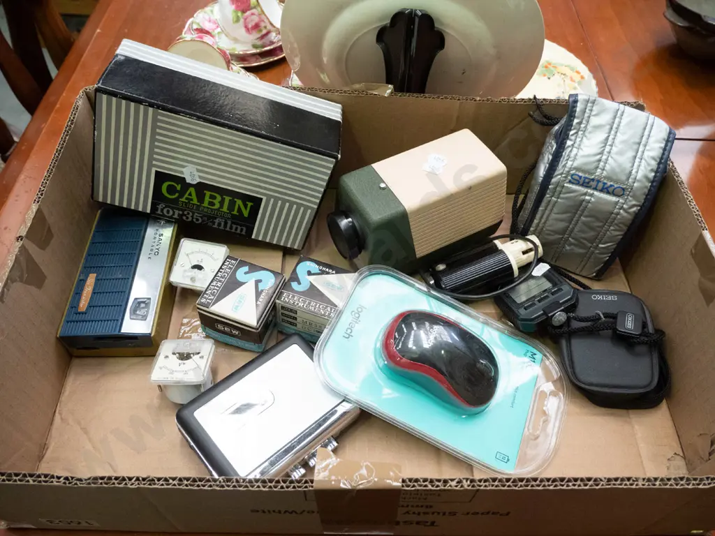 slide projector, stop watch, light meter, portable cassette player, etc. Image 1++