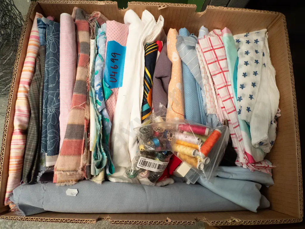 box of fabric pieces and cotton thread Image 1++