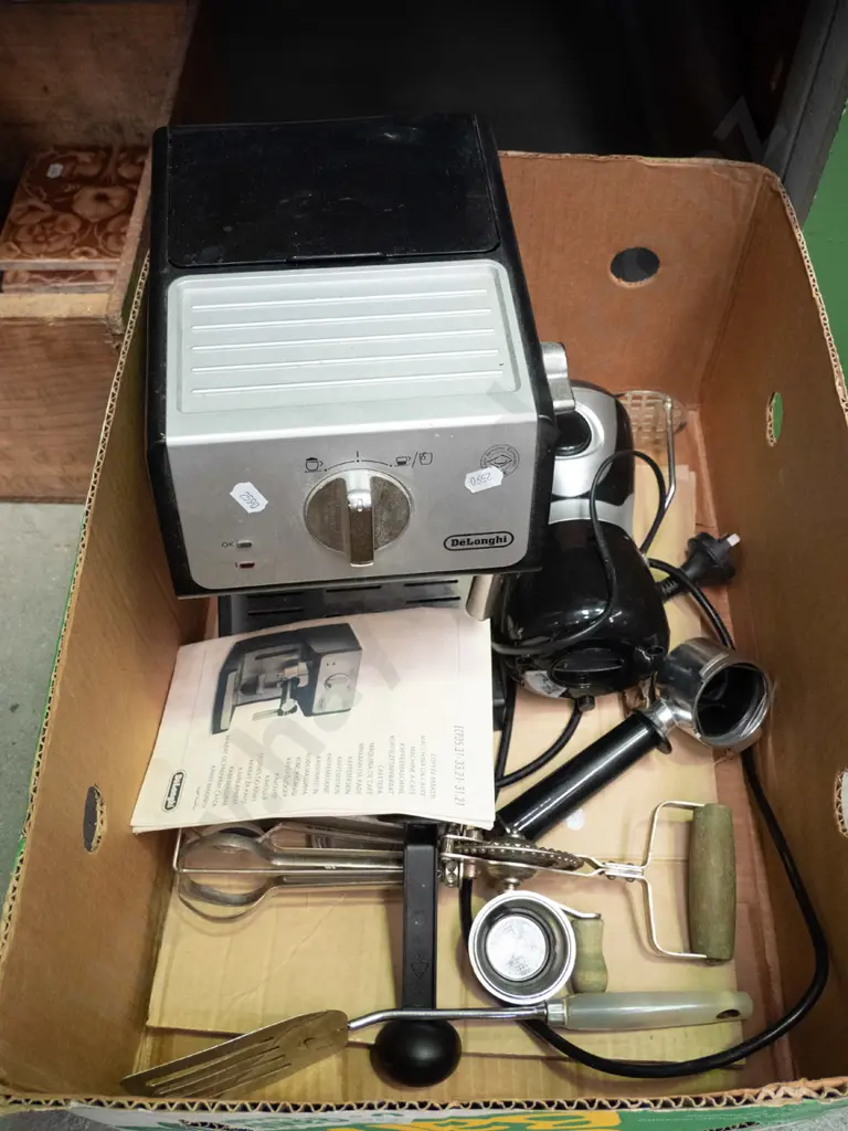 box - Delonghi coffee machine, grinder etc. Image 1++
