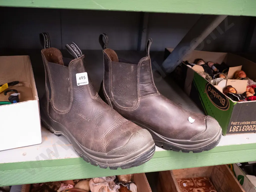 pair of size 44 Italian leather steel-capped boots Image 1++