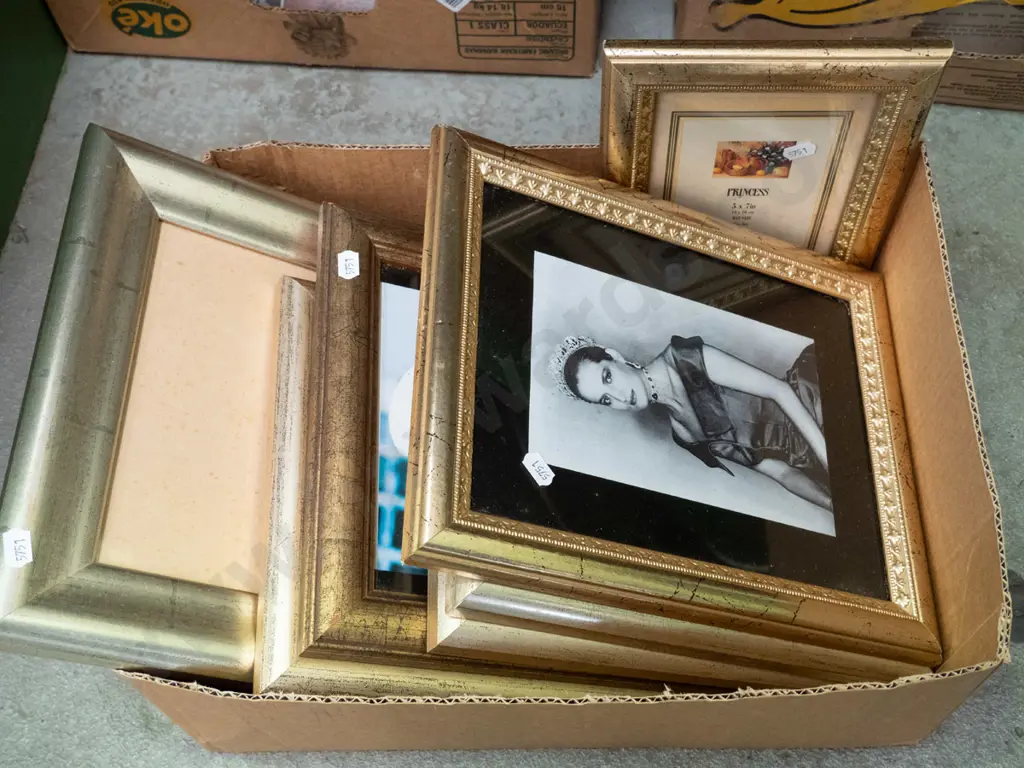 box of various photo frames Image 1++