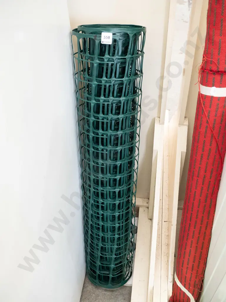 roll of plastic mesh Image 1++