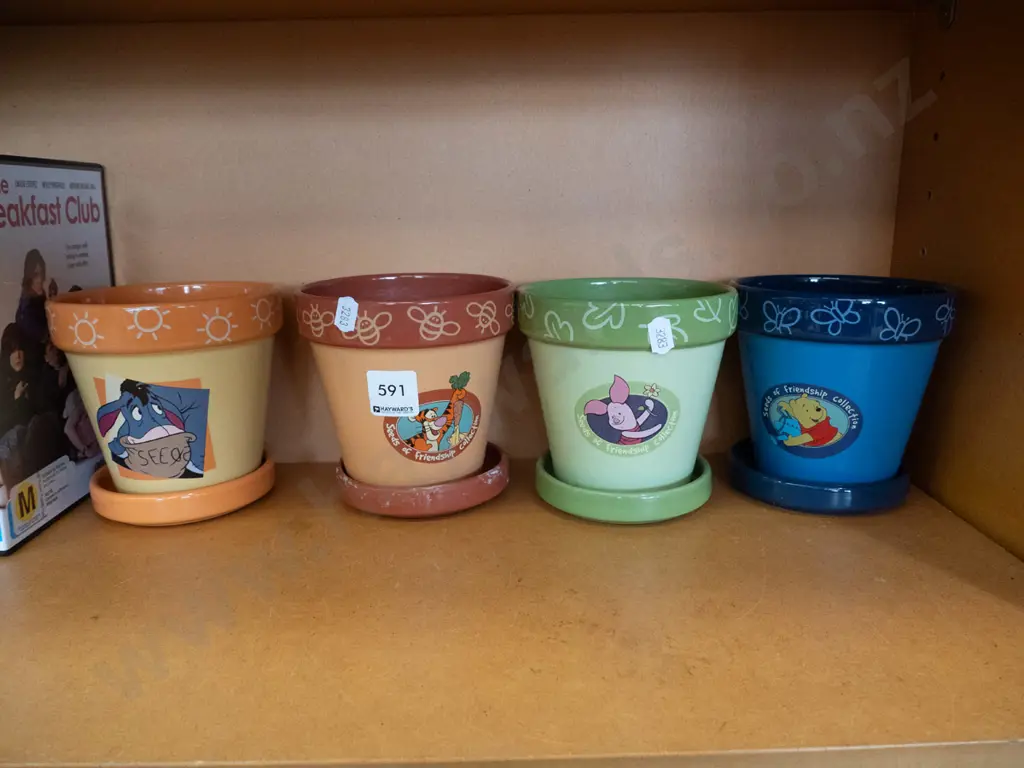 4x Winnie the Pooh planters with trays Image 1++