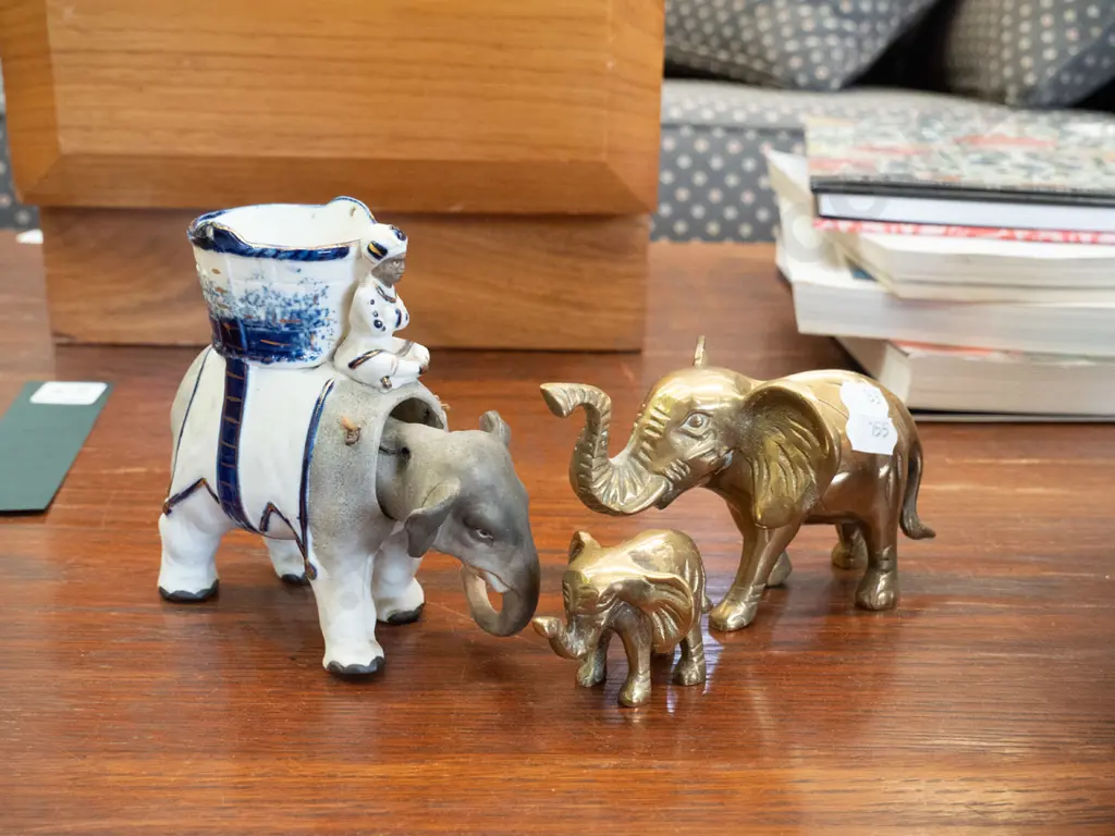 nodding head elephant, 2 x brass elephants Image 1++