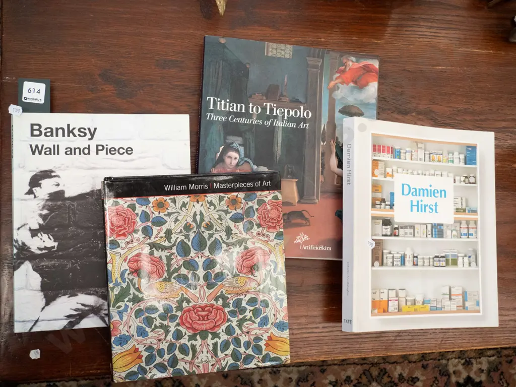 4x art books Image 1++