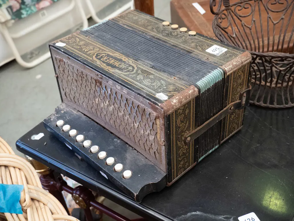 Hohner button accordion - needs attention Image 1++