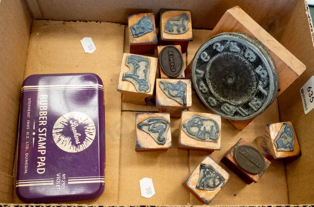 rubber stamps and stamp pad Image 1++