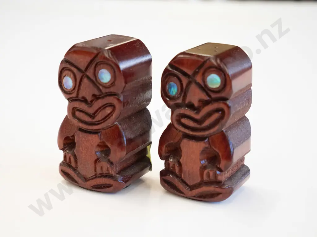 2x small carved souvenir tiki salt and peppers Image 1++