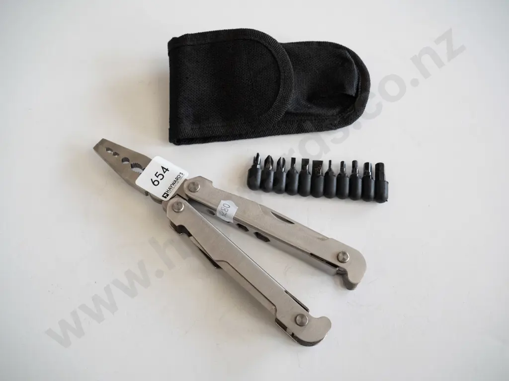 multi tool and pouch Image 1++