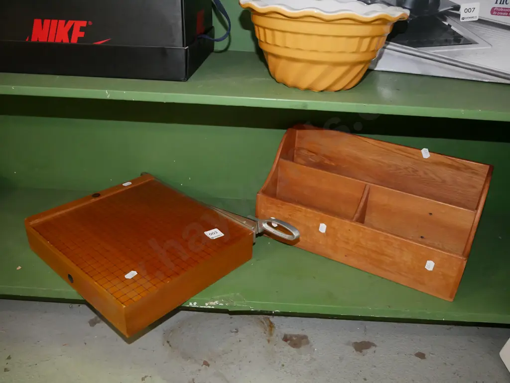 wooden stationery organiser, small guillotine Image 1++