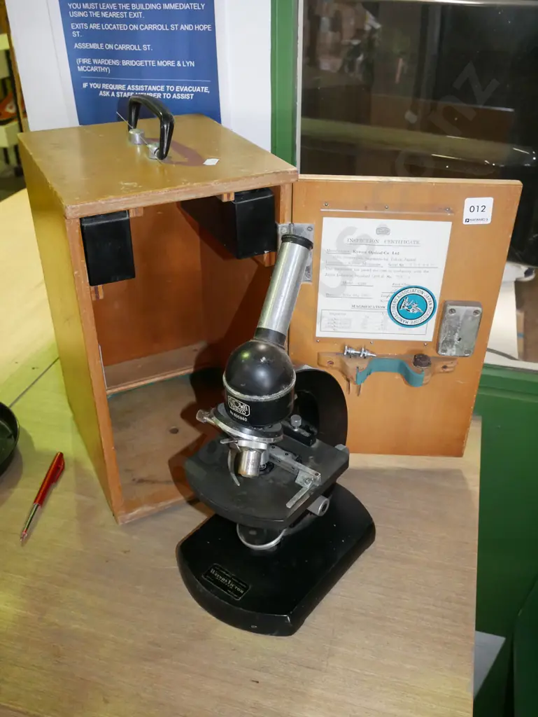 Kyowa microscope in wooden case Image 1++