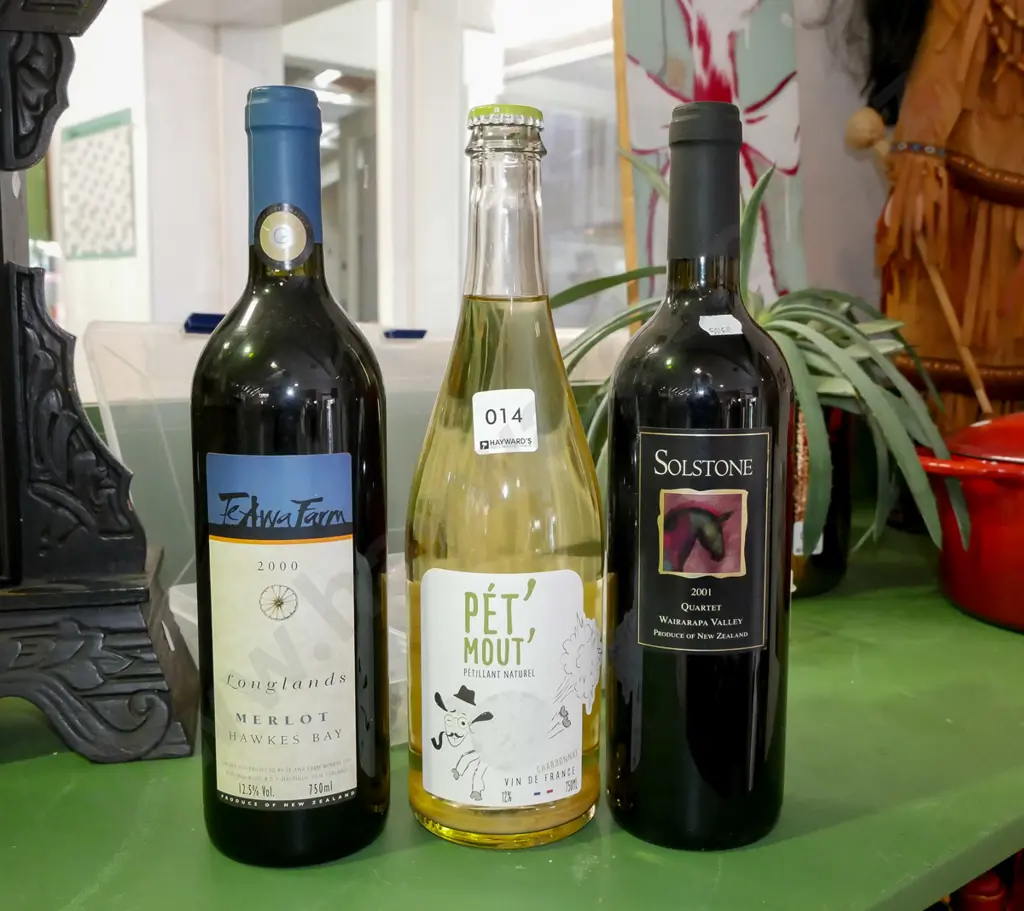 3x bottles of wine Image 1++