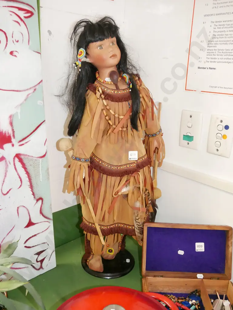 First Nations porcelain display doll H-720 Image 1++