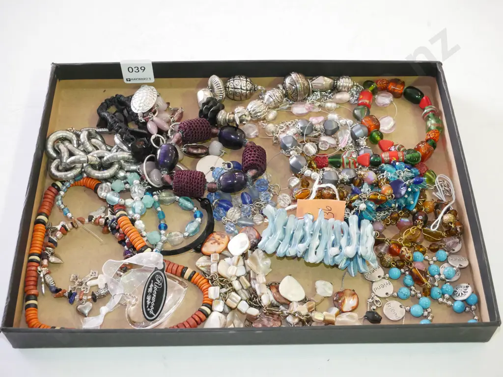 tray of costume jewellery Image 1++