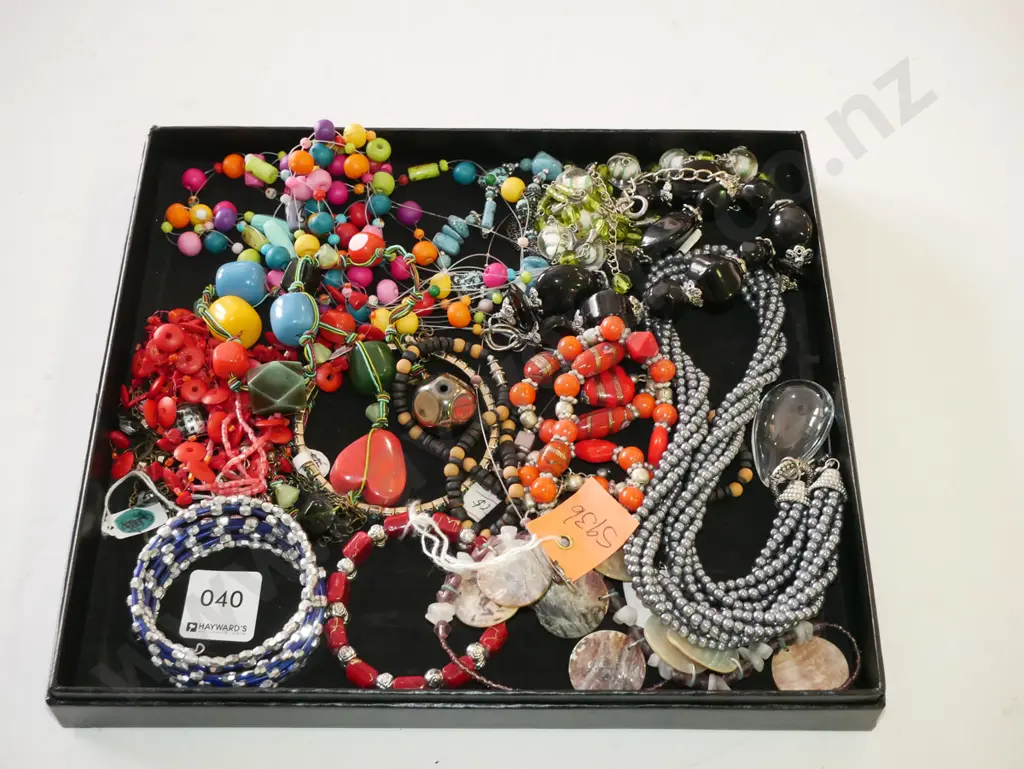 tray of costume jewellery Image 1++