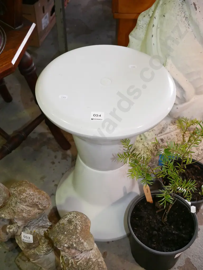 white plastic shower stool Image 1++