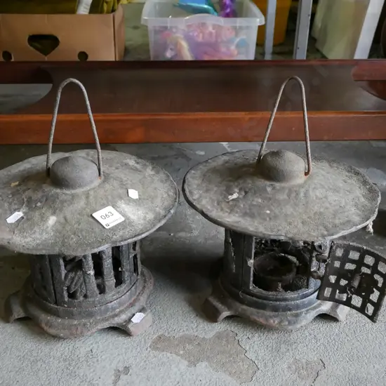 2x cast alloy Chinese lanterns