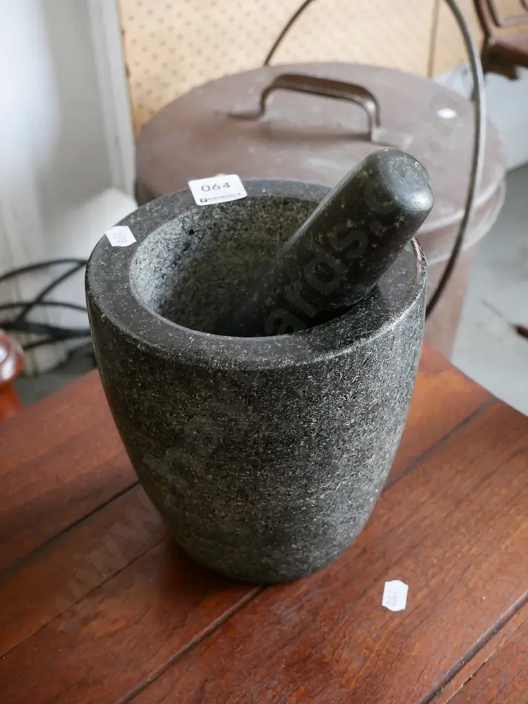 heavy stone mortar and pestle Image 1++