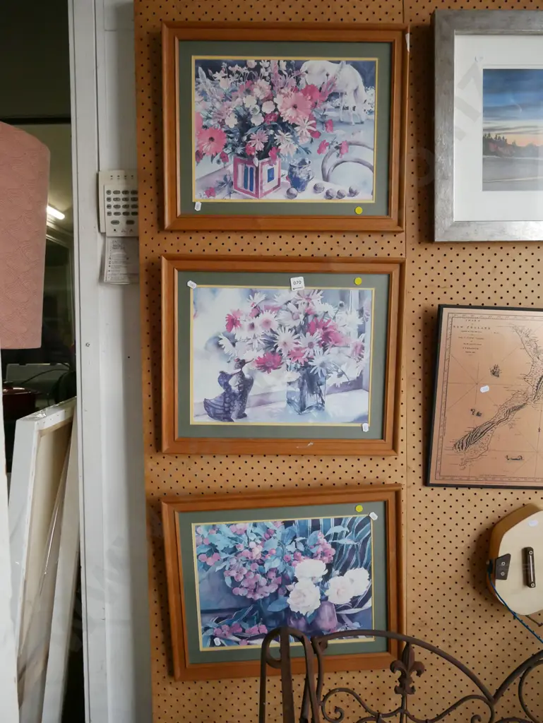 3x framed floral prints - yellow dots Image 1++