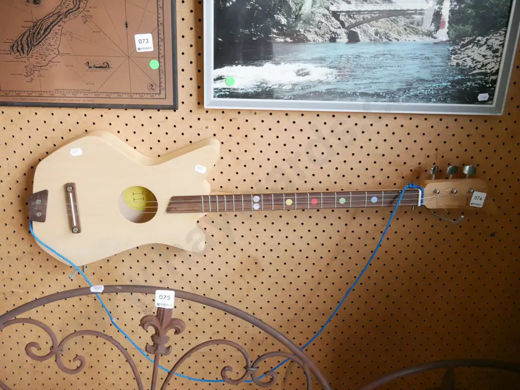 Loog child's 3 string guitar Image 1++