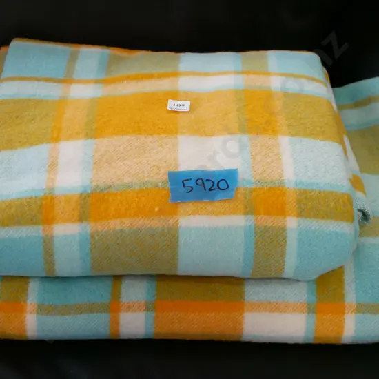 2x checked woollen blankets