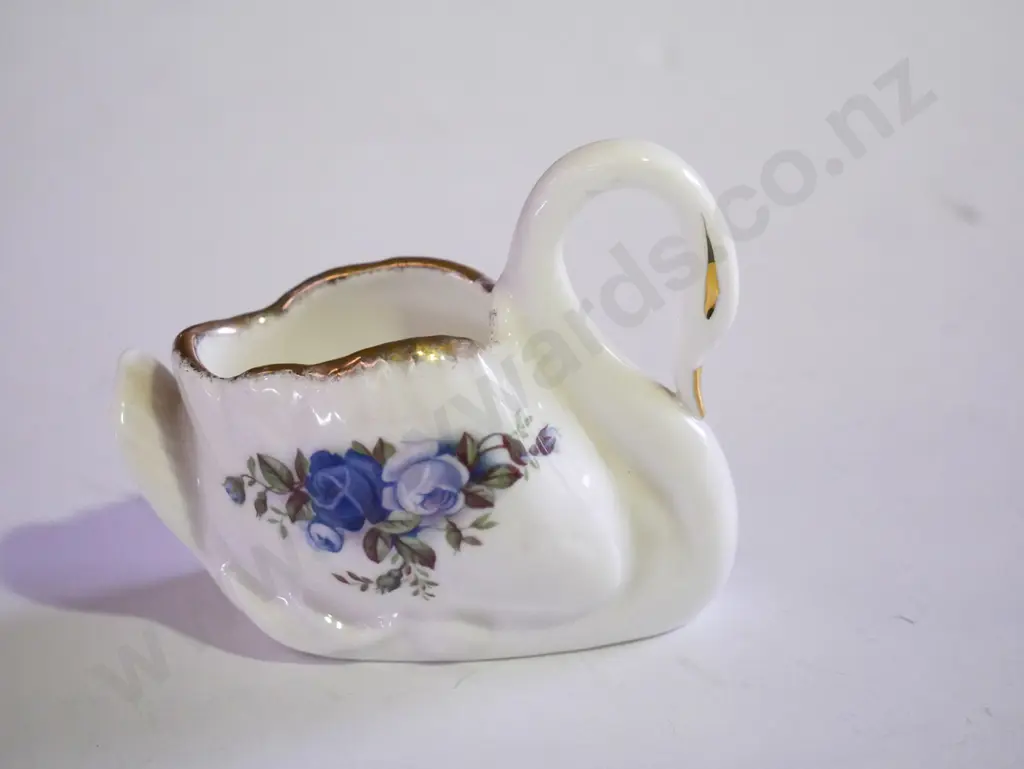 small Royal Albert Moonlight rose swan vase H-70 Image 1++