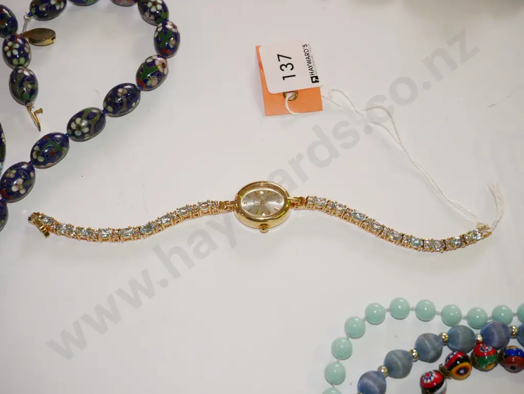 ladies wristwatch Image 1++