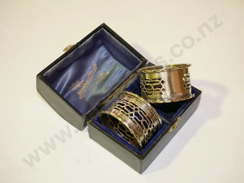 cased sterling silver napkin rings Image 1++