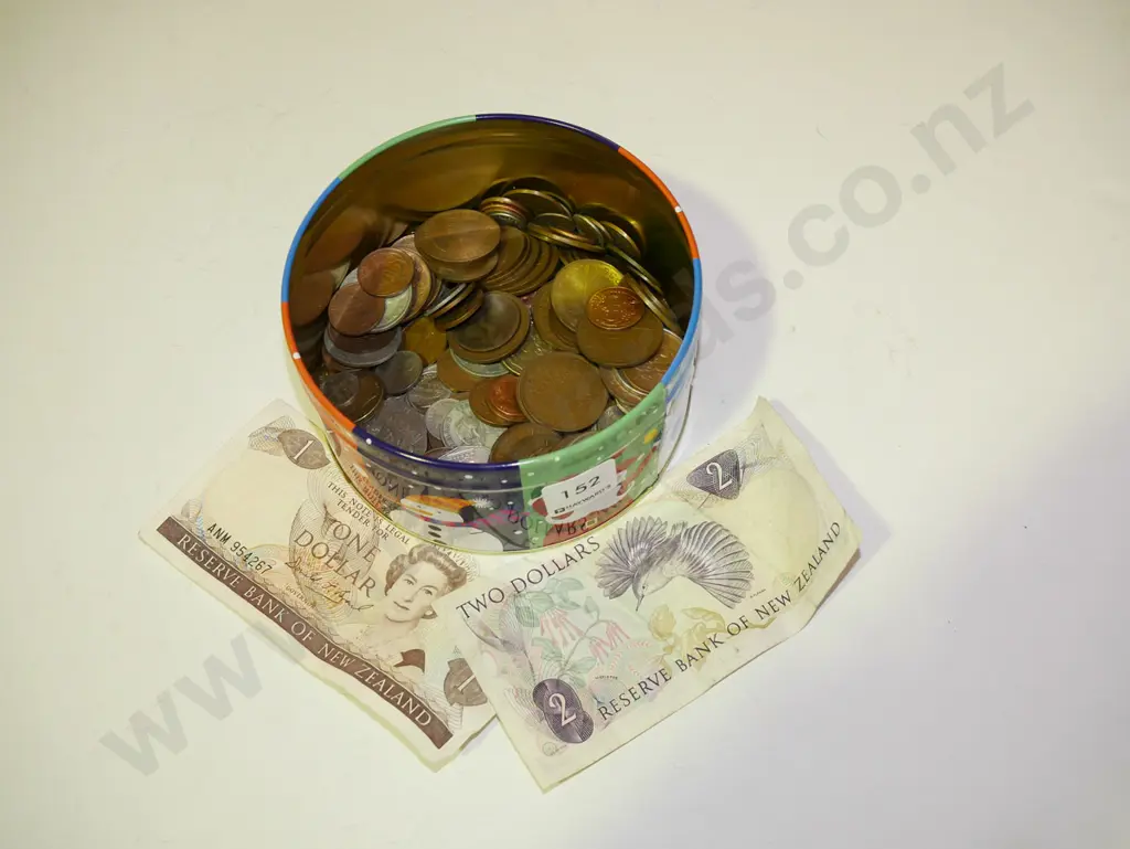 tin of coins & banknotes Image 1++