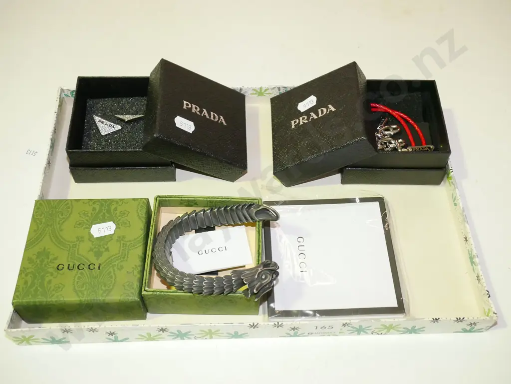 assorted costume jewellery Image 1++