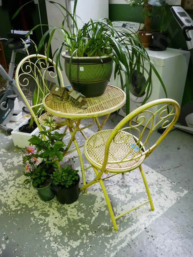 metal outdoor table and 2 chairs Image 1++