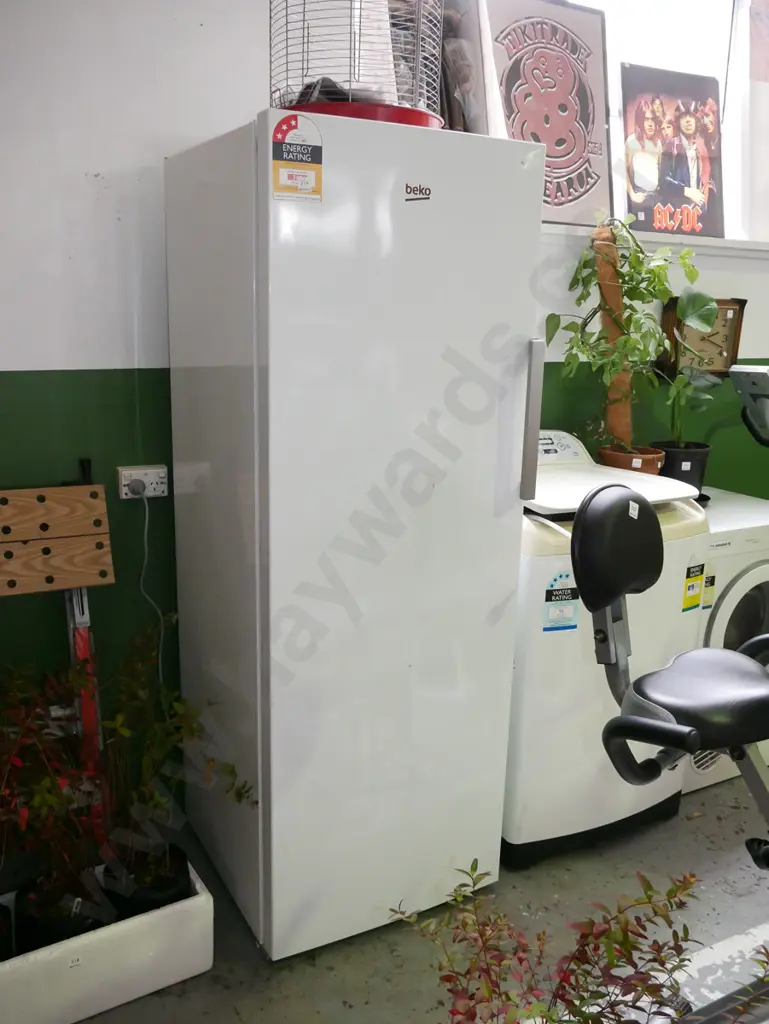 late model Beko upright freezer in very good condition H-1700 W-600 D-620 Image 1++