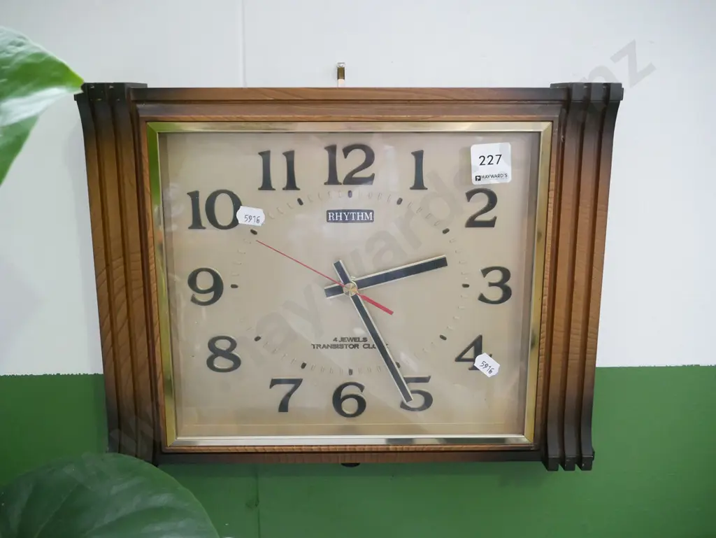 retro Rhythm wall clock Image 1++