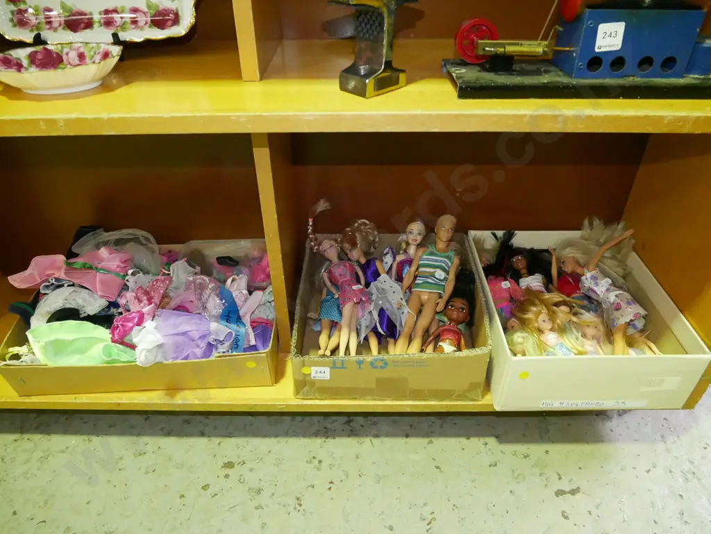 3x boxes - Barbies, other dolls and dolls clothes - yellow dots Image 1++