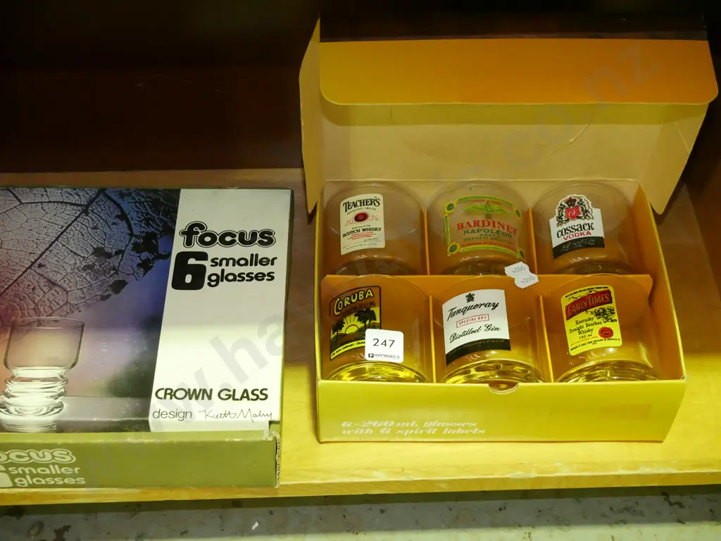 2x boxes of as-new glass ware Image 1++