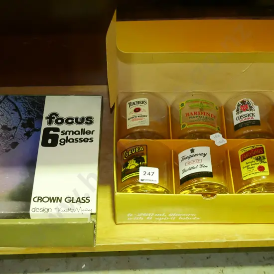 2x boxes of as-new glass ware