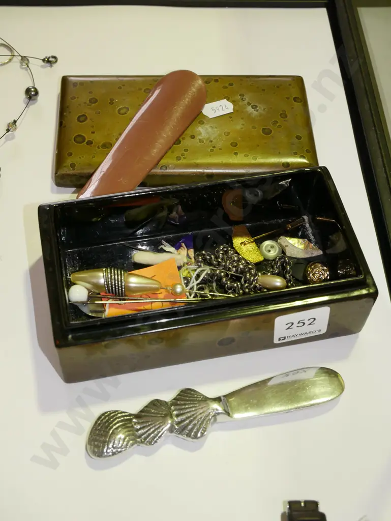 trinket box; letter opener, tie pins, badges etc Image 1++