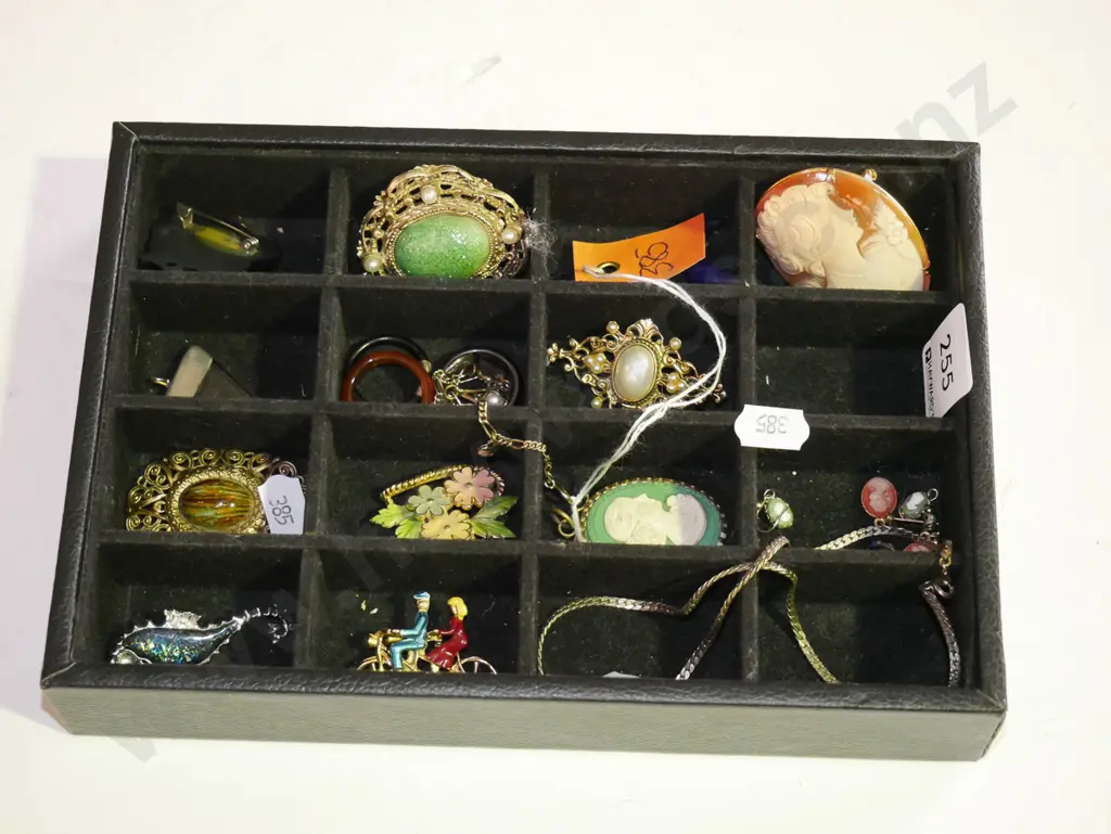 segmented box and contents; rings, pendants etc Image 1++