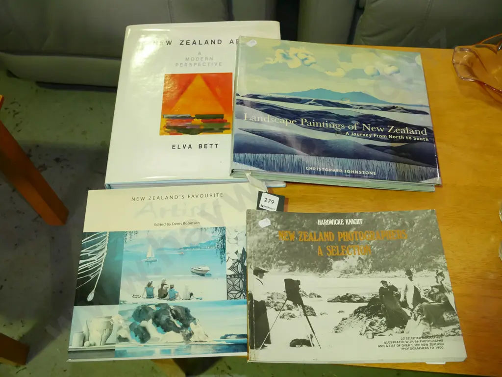 NZ art and photography books Image 1++