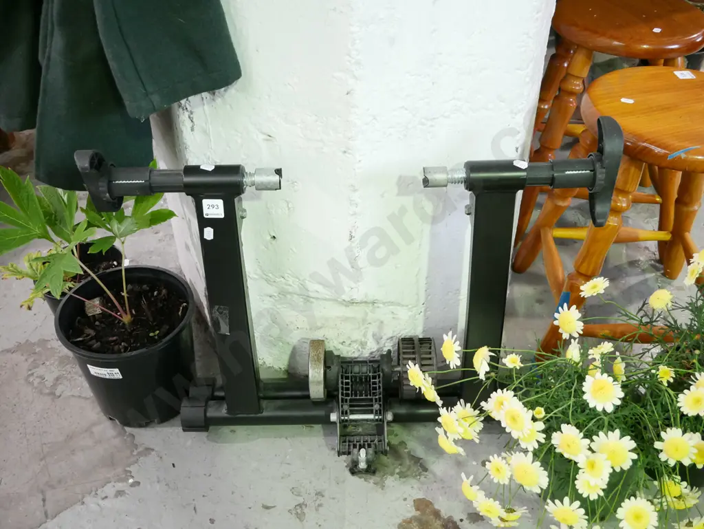 indoor bike training stand Image 1++