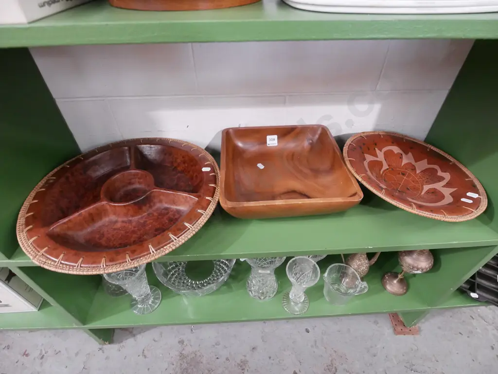 shelf of 3 bowls Image 1++