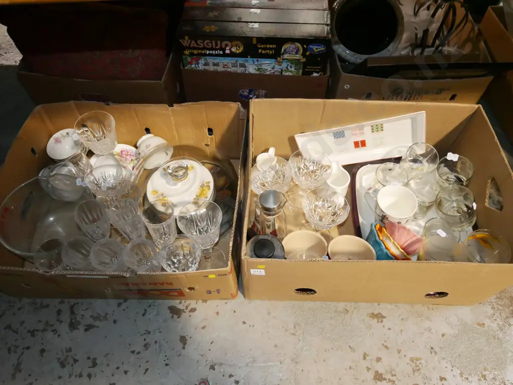 2x boxes; glass ware, large pyrex jug, plate, bowls etc - yellow dots Image 1++