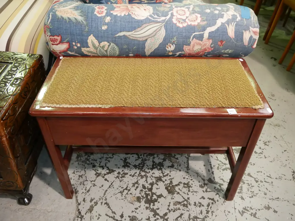 piano stool Image 1++